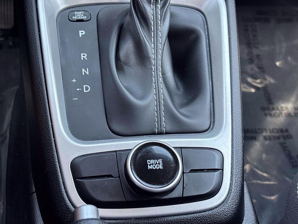 2025 Onyx Black Hyundai Venue SEL FWD SUV