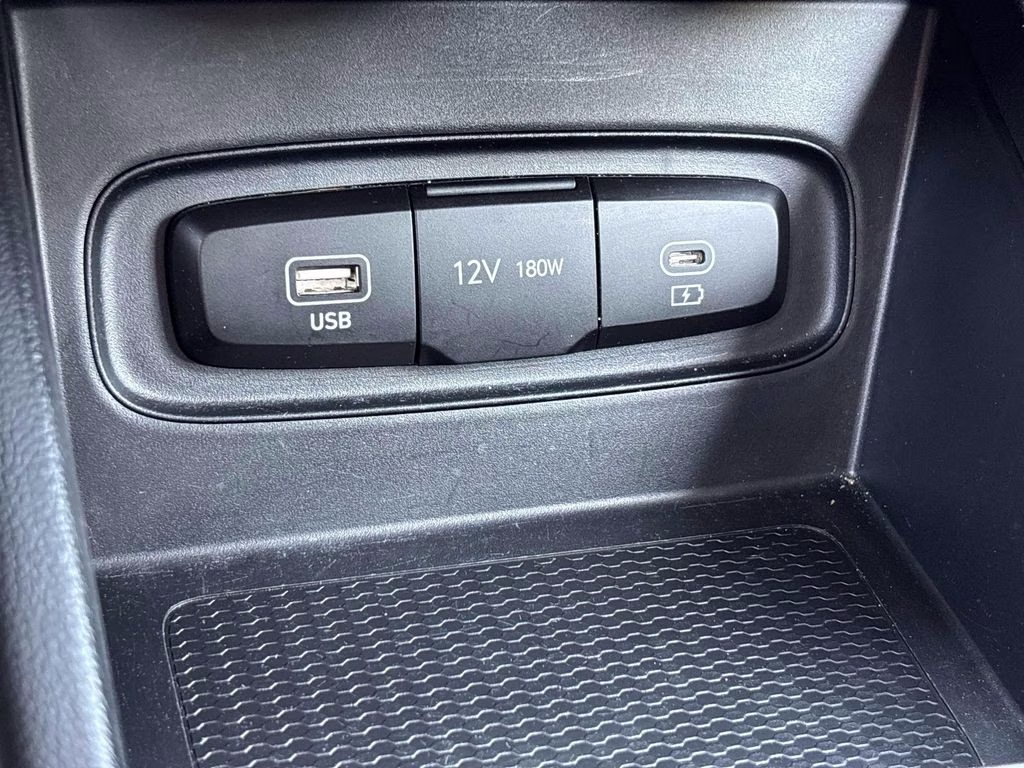 2025 Onyx Black Hyundai Venue SEL FWD SUV