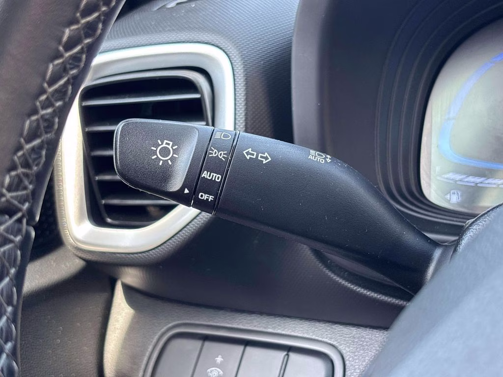 2025 Onyx Black Hyundai Venue SEL FWD SUV