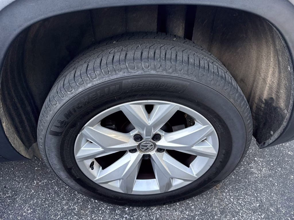2019 Reflex Silver Metallic Volkswagen Atlas 3.6L V6 SE FWD SUV
