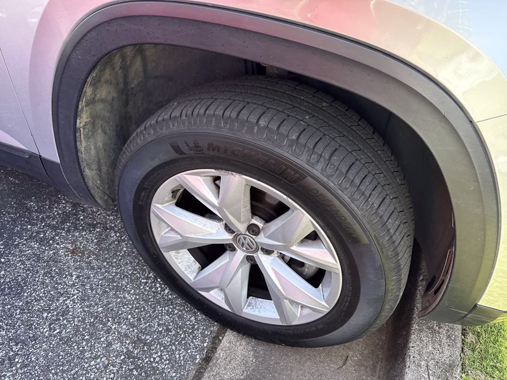 2019 Reflex Silver Metallic Volkswagen Atlas 3.6L V6 SE FWD SUV