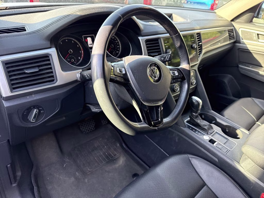 2019 Reflex Silver Metallic Volkswagen Atlas 3.6L V6 SE FWD SUV