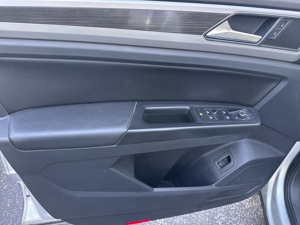 2019 Reflex Silver Metallic Volkswagen Atlas 3.6L V6 SE FWD SUV