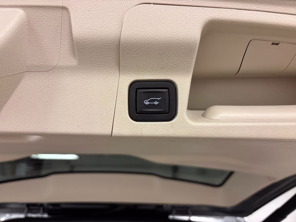 2023 Sterling Metallic GMC Acadia Denali FWD SUV