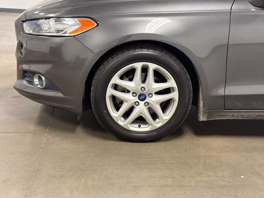2016 Magnetic Ford Fusion SE FWD Sedan