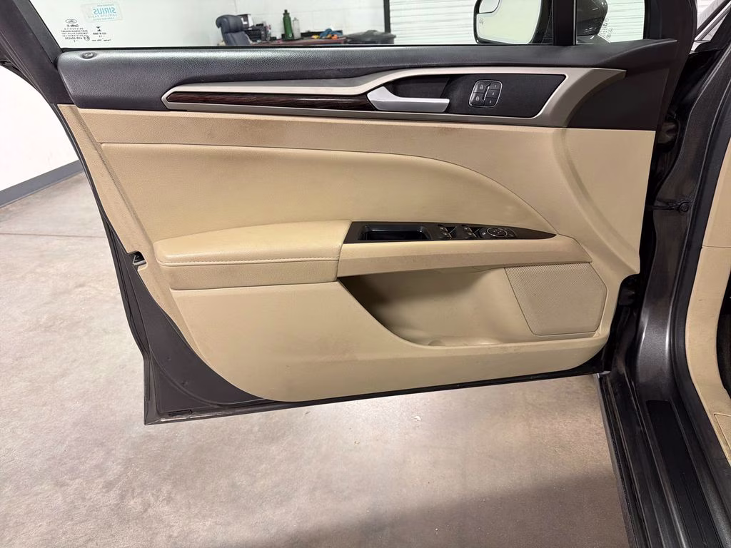 2016 Magnetic Ford Fusion SE FWD Sedan
