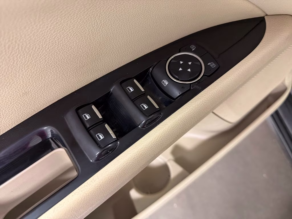 2016 Magnetic Ford Fusion SE FWD Sedan