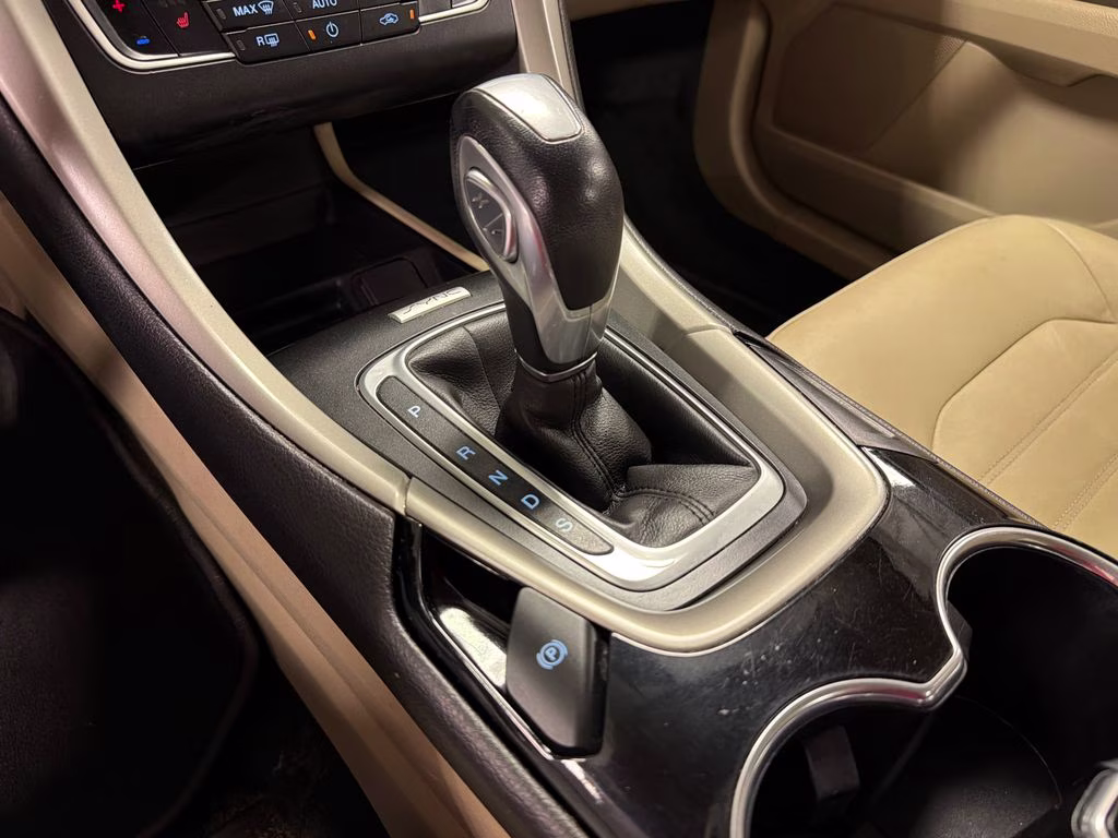 2016 Magnetic Ford Fusion SE FWD Sedan