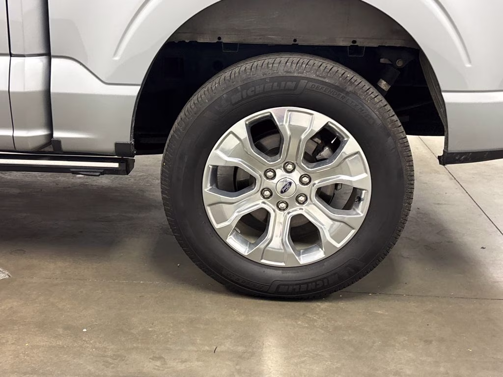 2022 Silver Metallic Ford F-150 Platinum 4X4 Truck