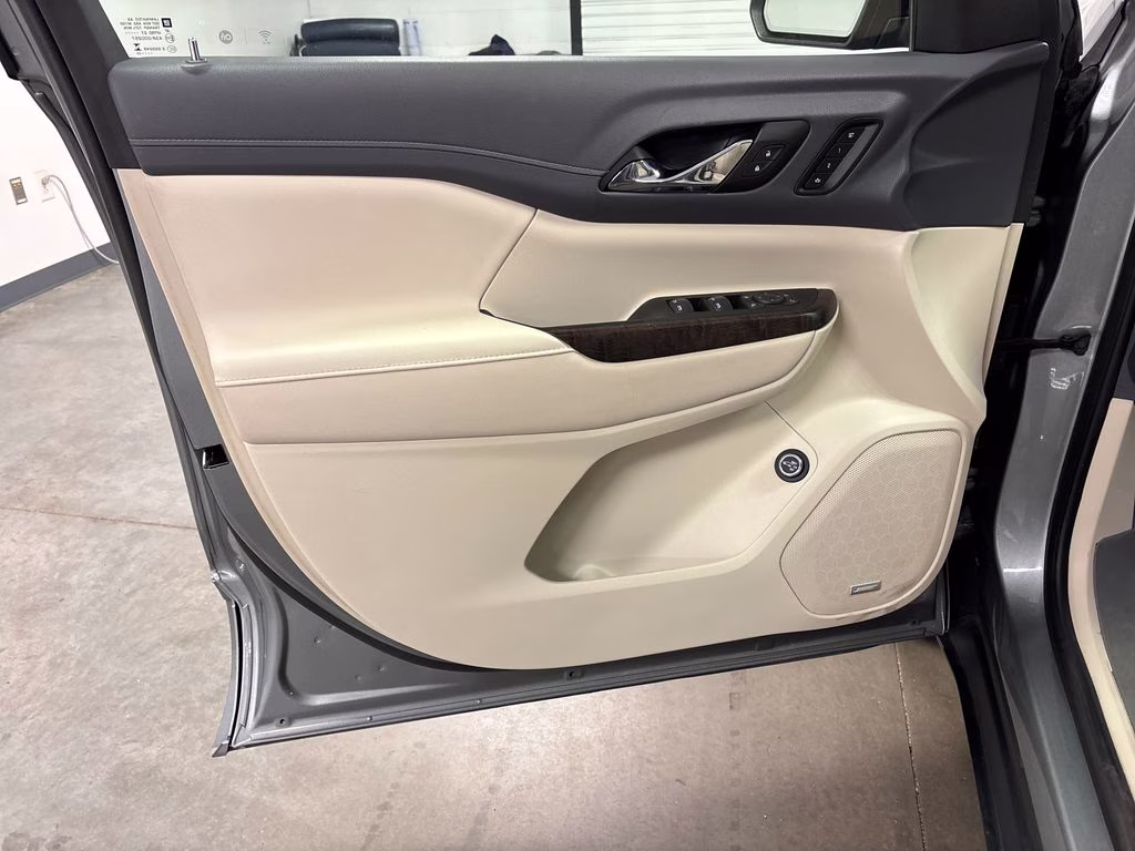 2023 Sterling Metallic GMC Acadia Denali FWD SUV