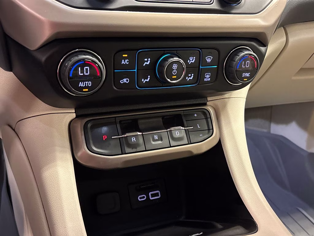 2023 Sterling Metallic GMC Acadia Denali FWD SUV