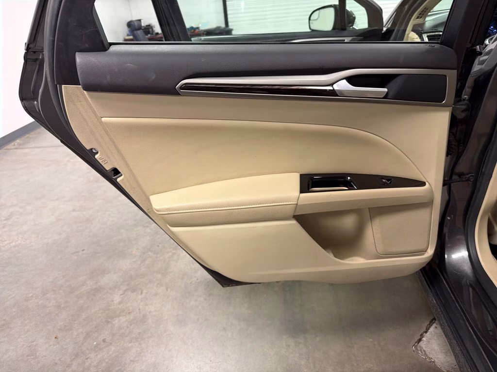 2016 Magnetic Ford Fusion SE FWD Sedan