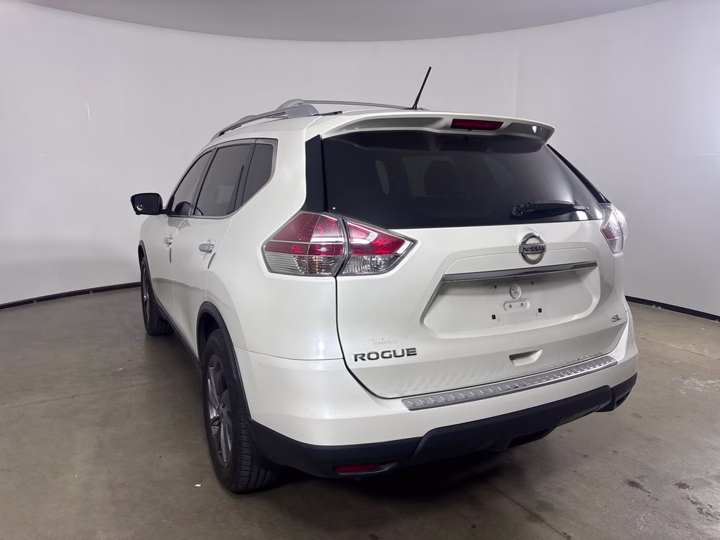 2016 Pearl White Nissan Rogue SL FWD SUV