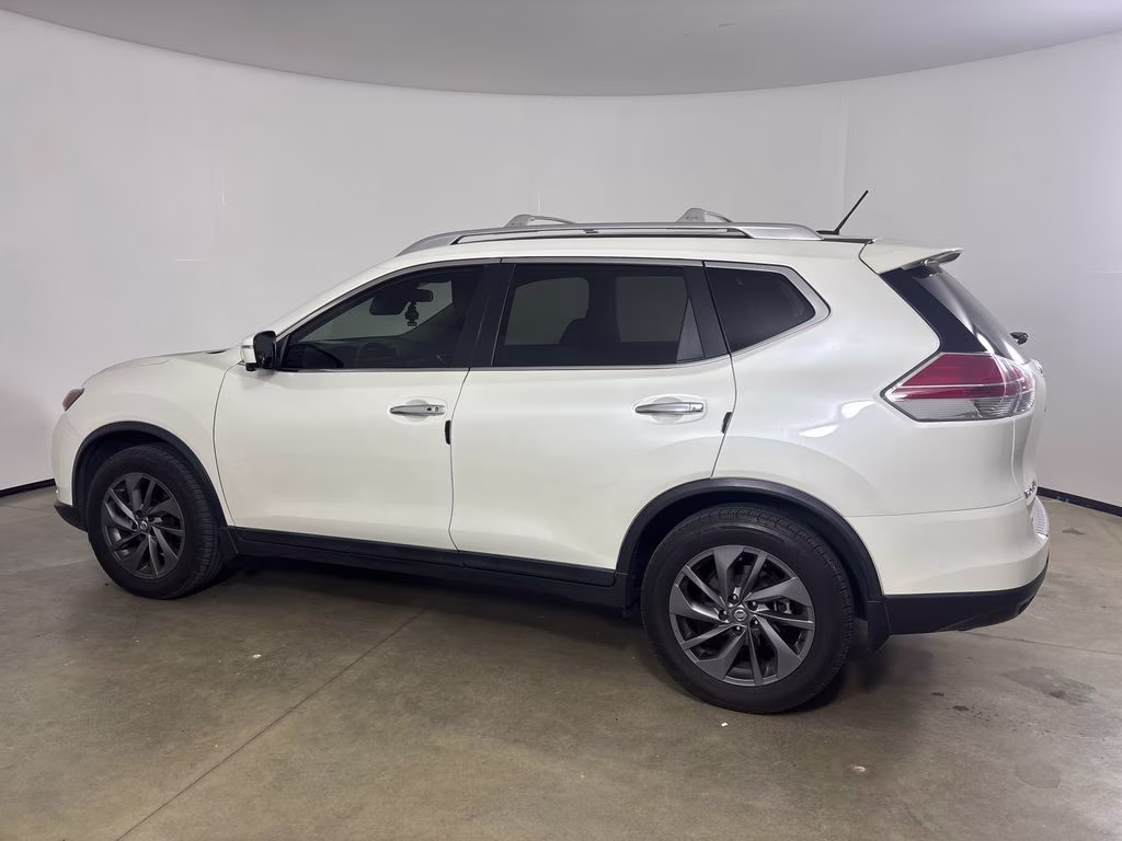 2016 Pearl White Nissan Rogue SL FWD SUV