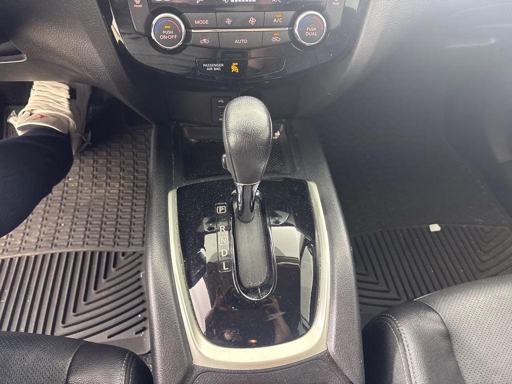 2016 Pearl White Nissan Rogue SL FWD SUV