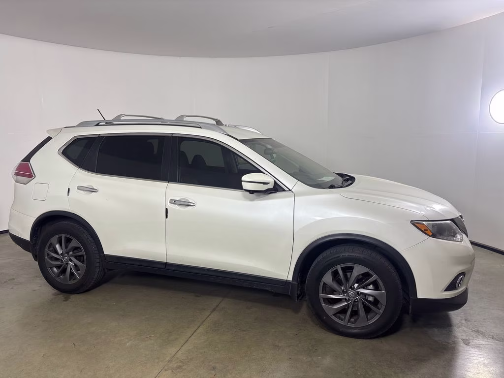 2016 Pearl White Nissan Rogue SL FWD SUV
