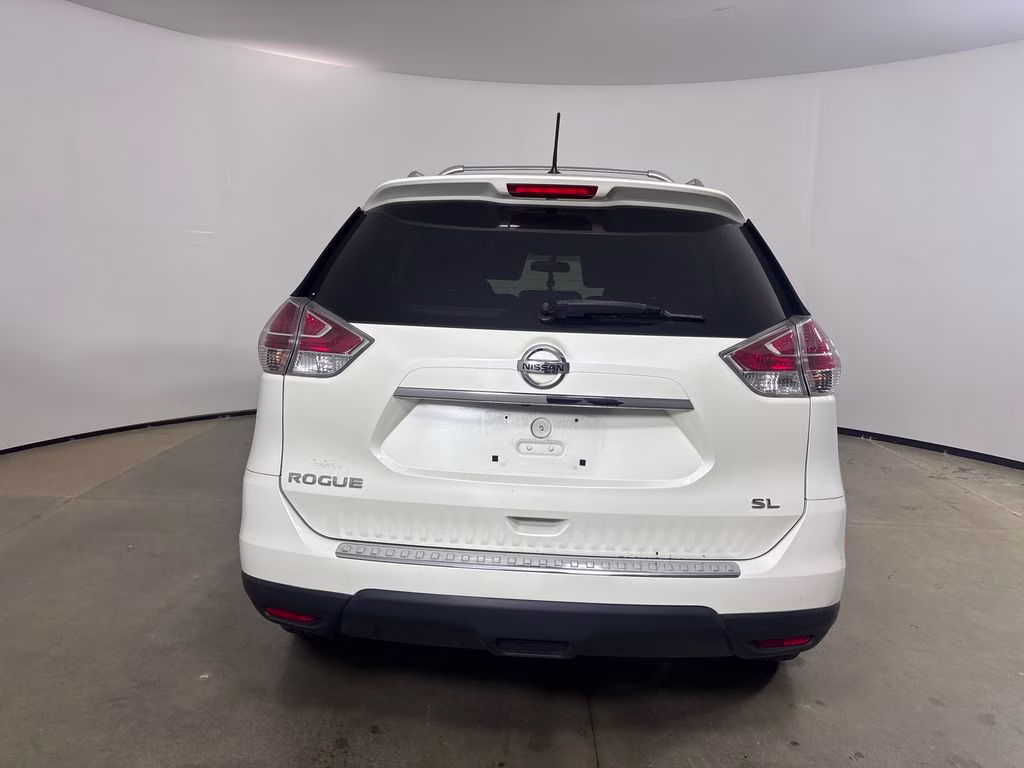 2016 Pearl White Nissan Rogue SL FWD SUV