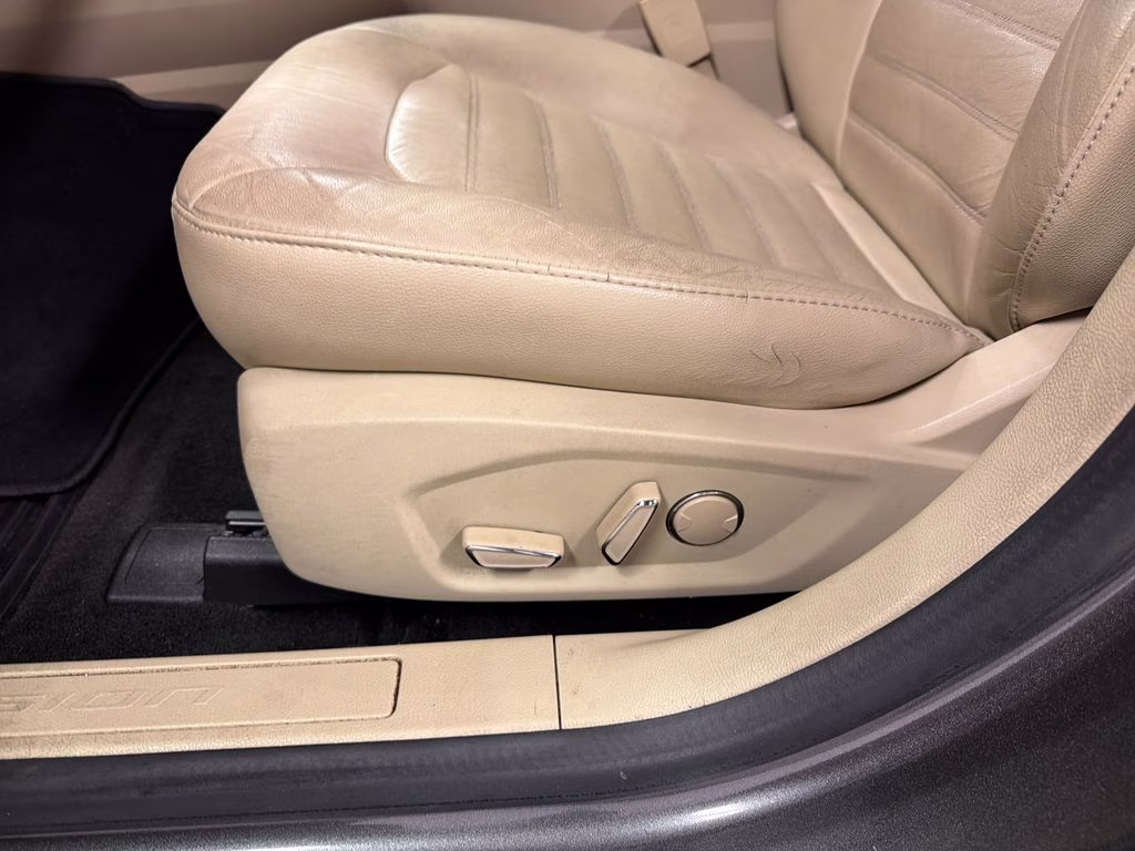 2016 Magnetic Ford Fusion SE FWD Sedan