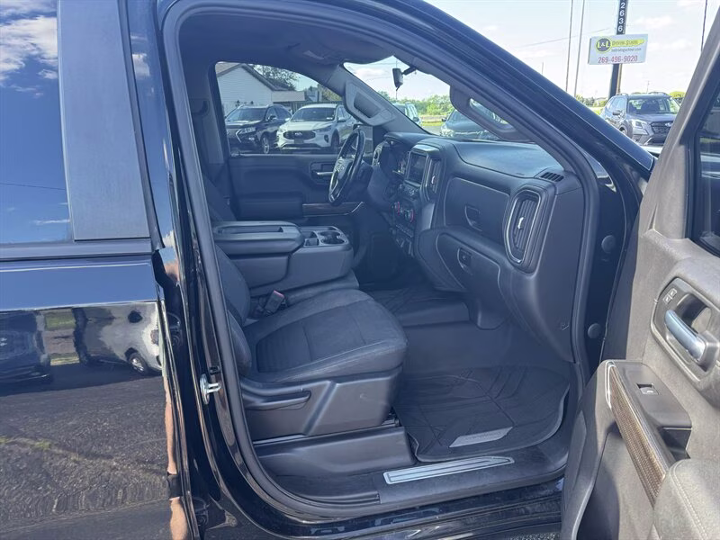 2020 Black Chevrolet Silverado 1500 LT 4X4 Truck