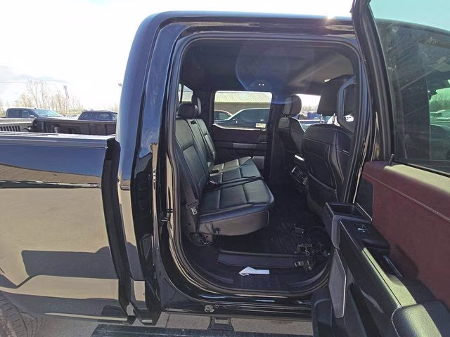 2023 Agate Black Metallic Ford F-150 Lariat 4X4 Truck