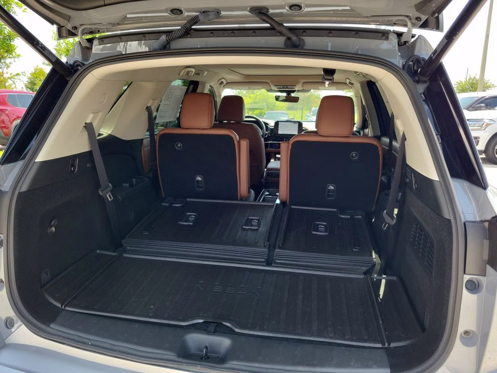2025 Boulder Gray Pearl Nissan Pathfinder Platinum FWD SUV