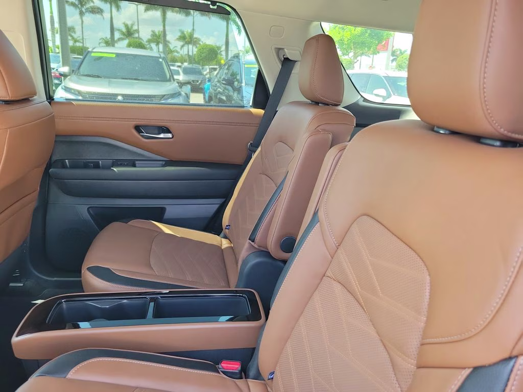 2025 Boulder Gray Pearl Nissan Pathfinder Platinum FWD SUV