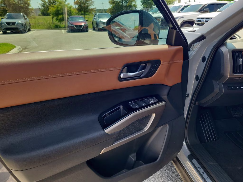 2025 Boulder Gray Pearl Nissan Pathfinder Platinum FWD SUV