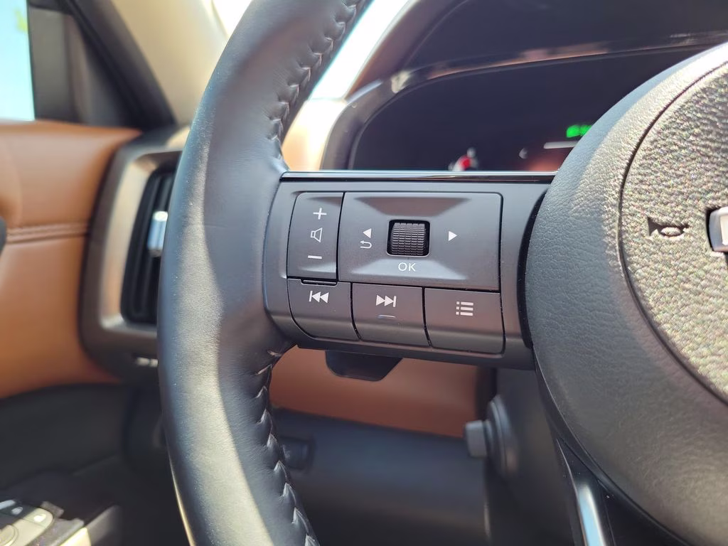 2025 Boulder Gray Pearl Nissan Pathfinder Platinum FWD SUV