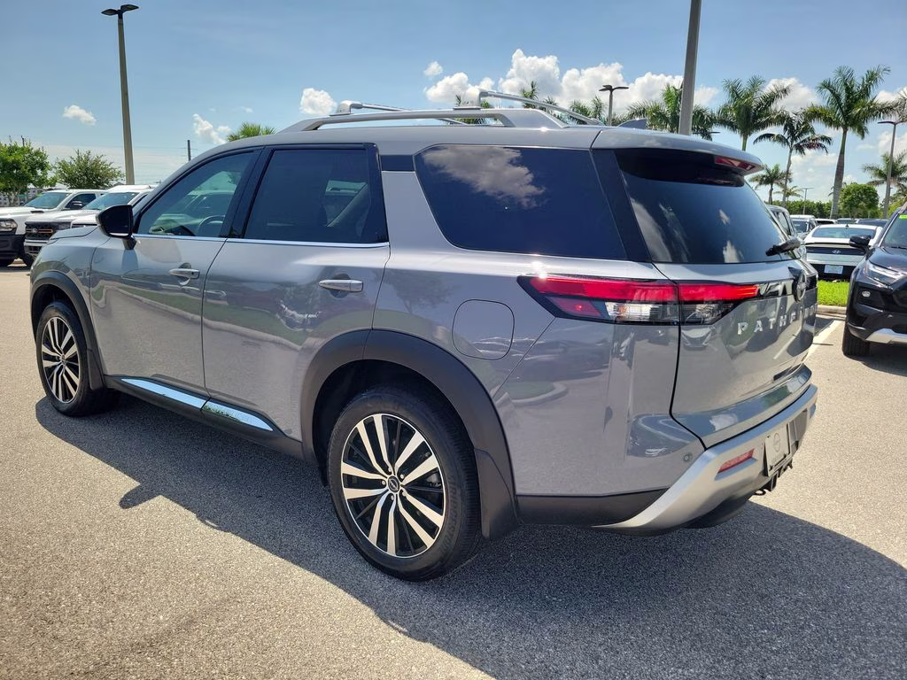 2025 Boulder Gray Pearl Nissan Pathfinder Platinum FWD SUV