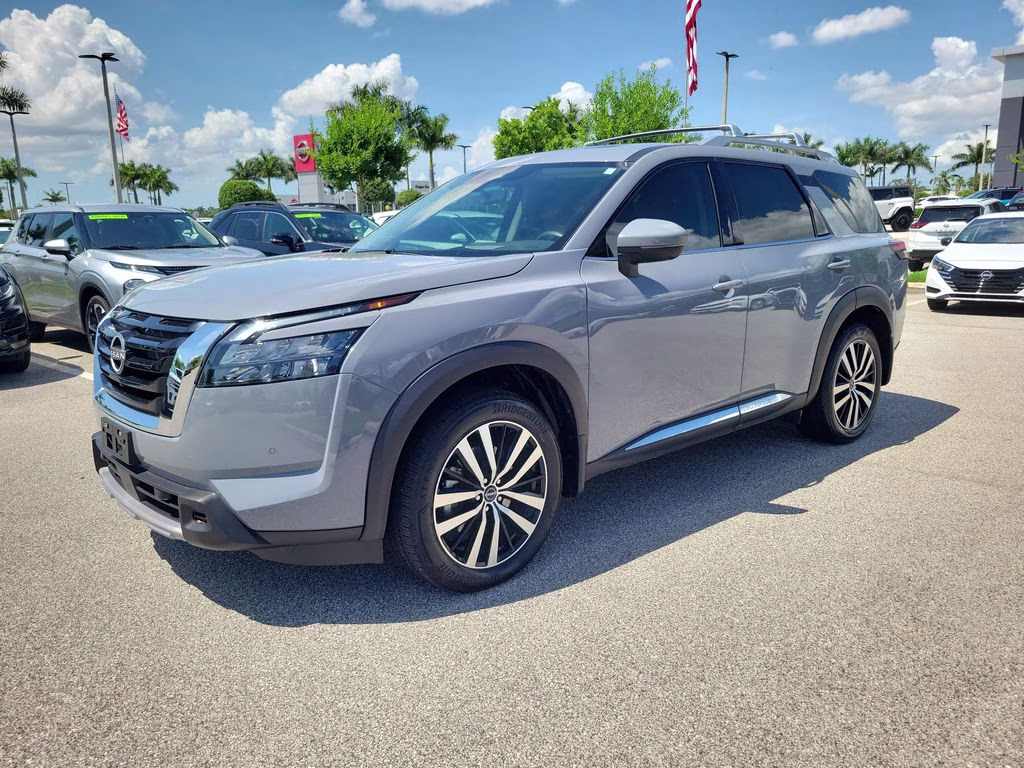 2025 Boulder Gray Pearl Nissan Pathfinder Platinum FWD SUV