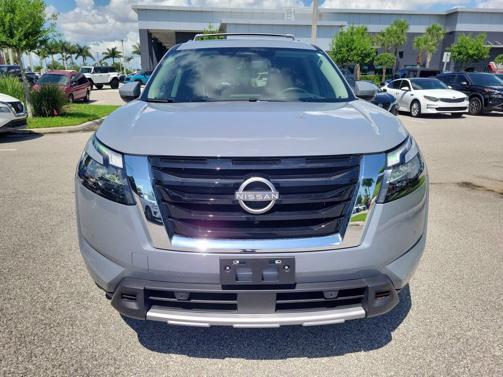 2025 Boulder Gray Pearl Nissan Pathfinder Platinum FWD SUV