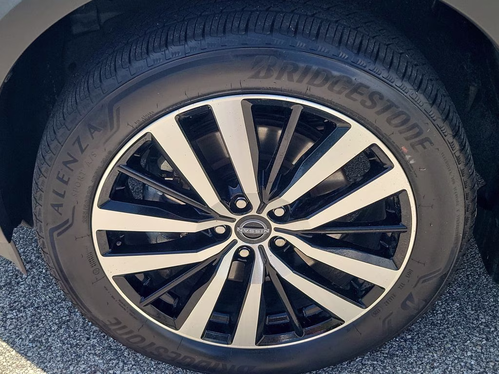 2025 Boulder Gray Pearl Nissan Pathfinder Platinum FWD SUV