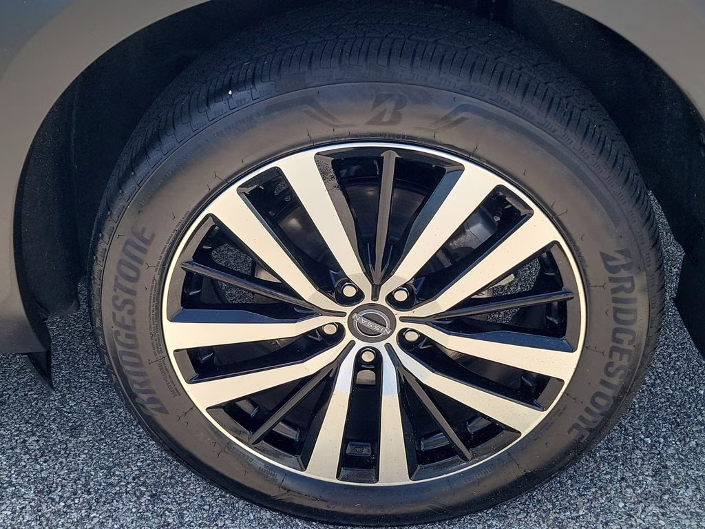 2025 Boulder Gray Pearl Nissan Pathfinder Platinum FWD SUV