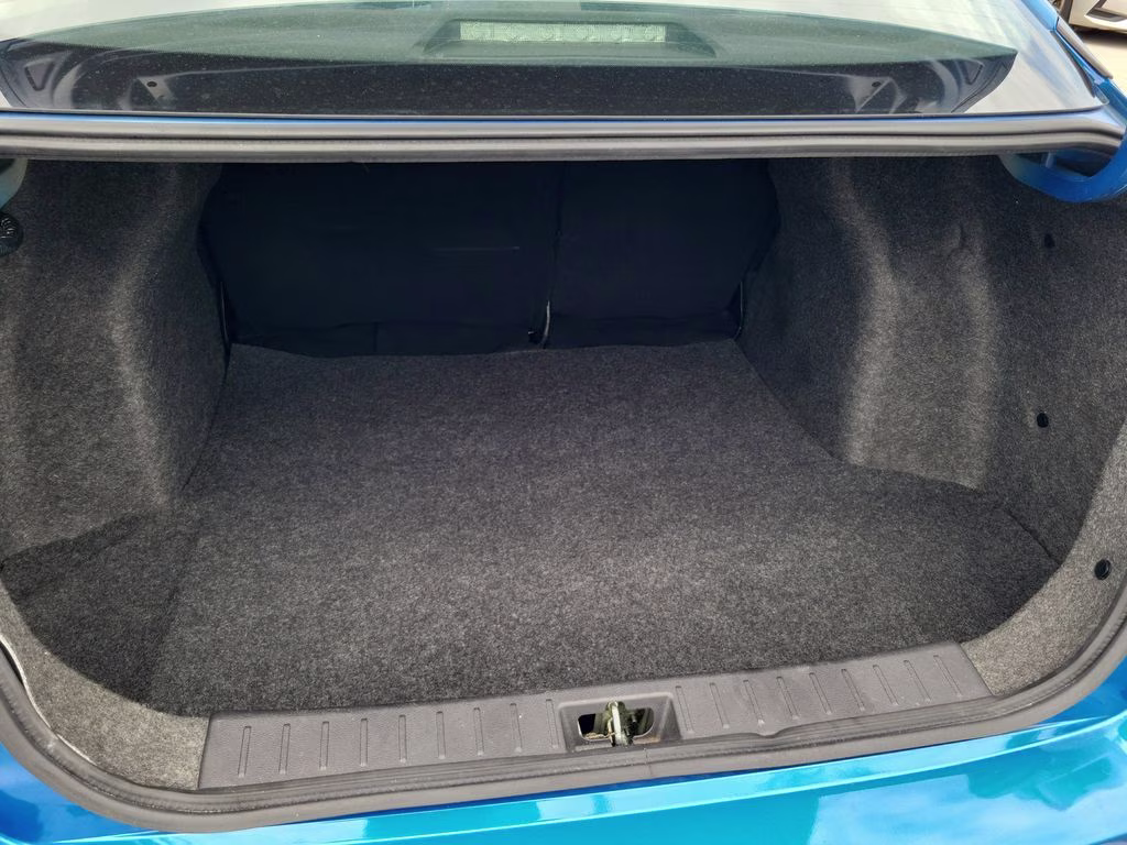 2020 Electric Blue Metallic Nissan Versa 1.6 SR FWD Sedan