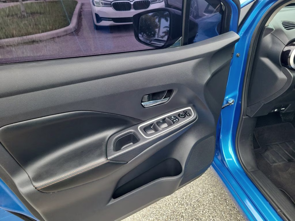 2020 Electric Blue Metallic Nissan Versa 1.6 SR FWD Sedan