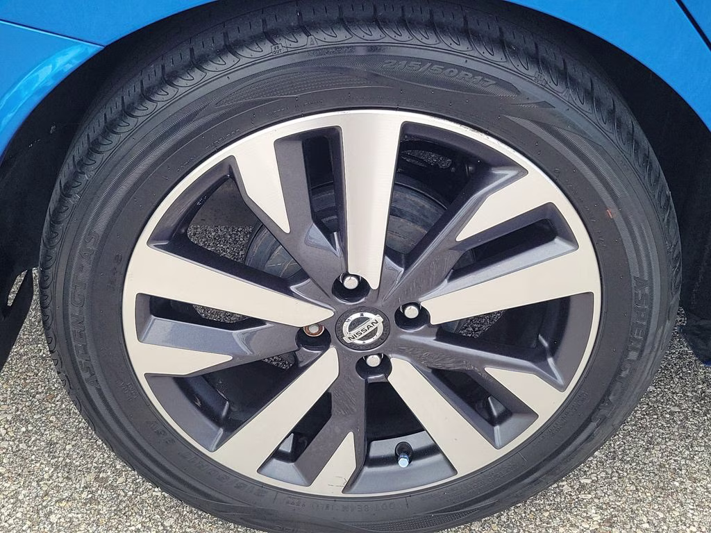 2020 Electric Blue Metallic Nissan Versa 1.6 SR FWD Sedan