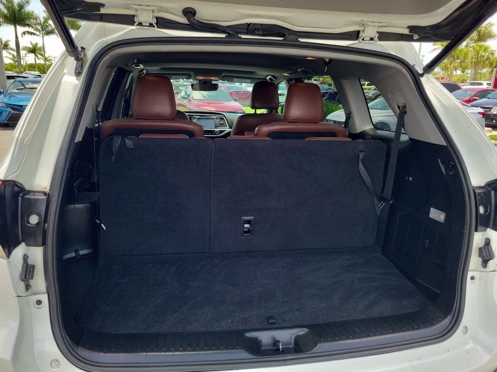 2018 Blizzard Pearl Toyota Highlander Limited FWD SUV