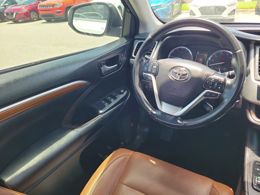 2018 Blizzard Pearl Toyota Highlander Limited FWD SUV