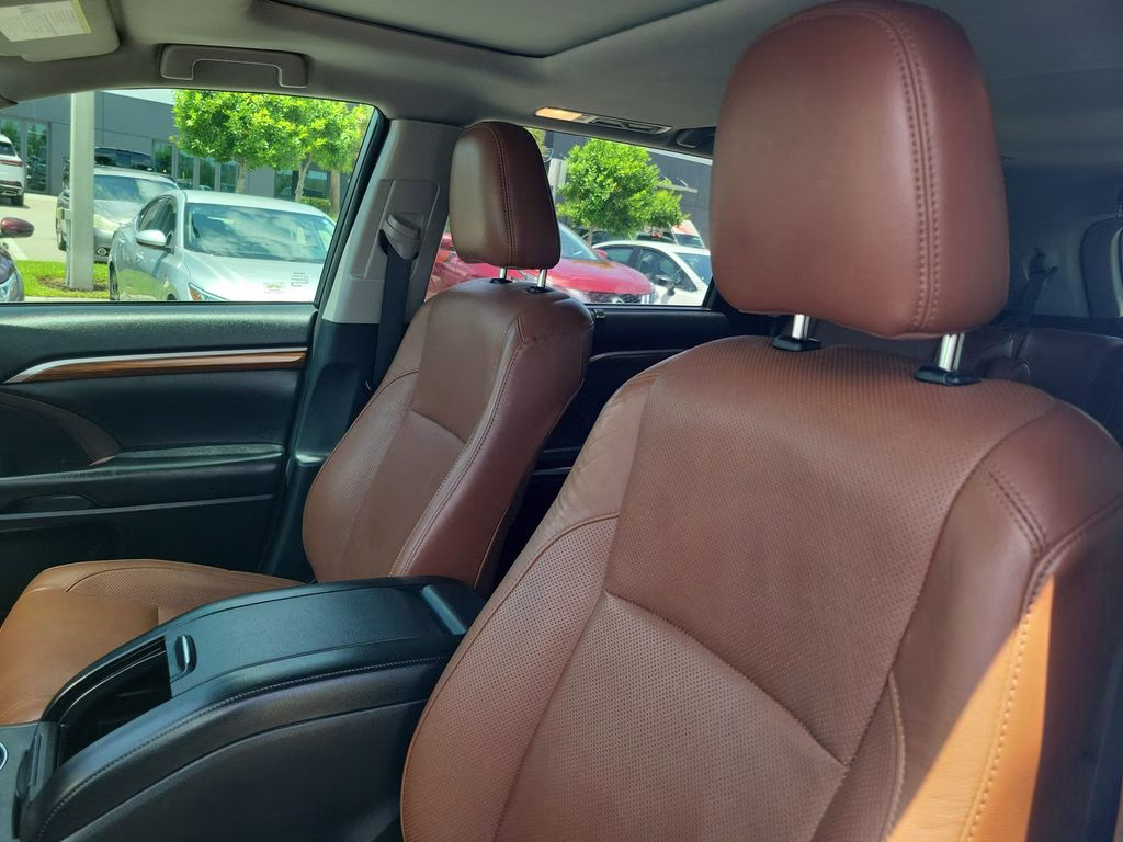 2018 Blizzard Pearl Toyota Highlander Limited FWD SUV