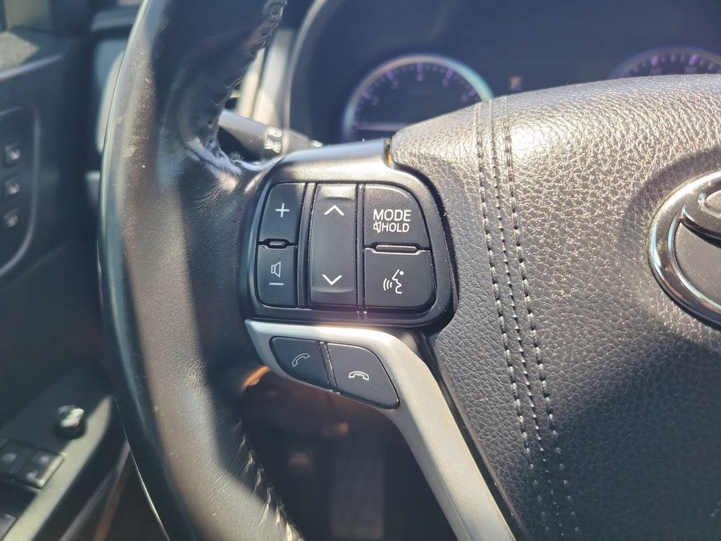 2018 Blizzard Pearl Toyota Highlander Limited FWD SUV