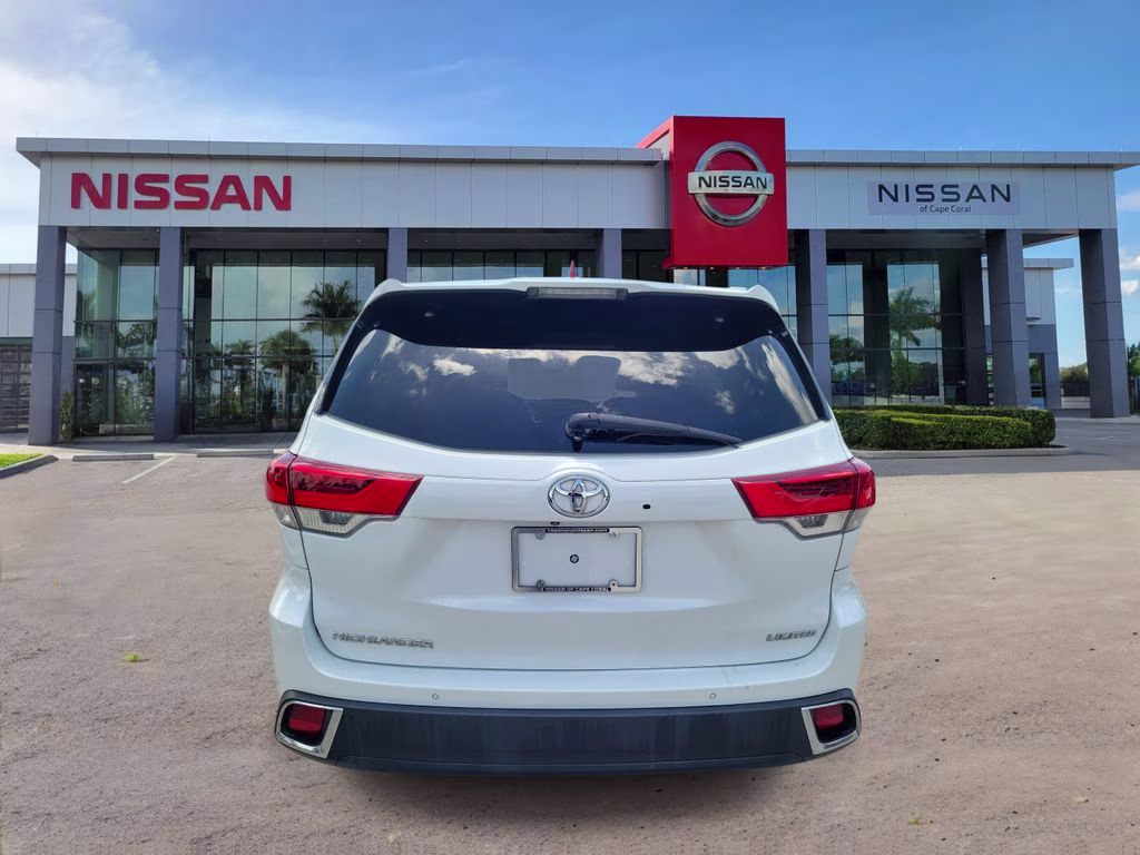 2018 Blizzard Pearl Toyota Highlander Limited FWD SUV