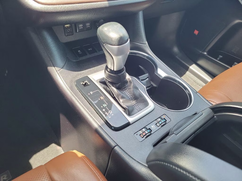 2018 Blizzard Pearl Toyota Highlander Limited FWD SUV