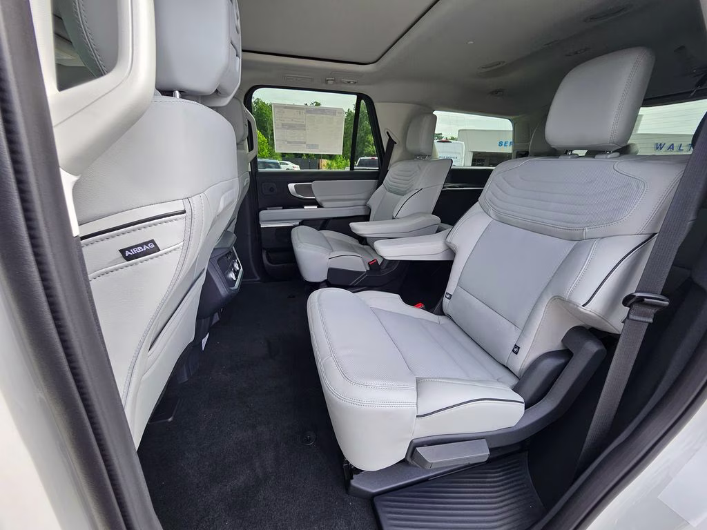 2026 Star White Metallic Tri-Coat Ford Expedition Platinum 4X4 SUV