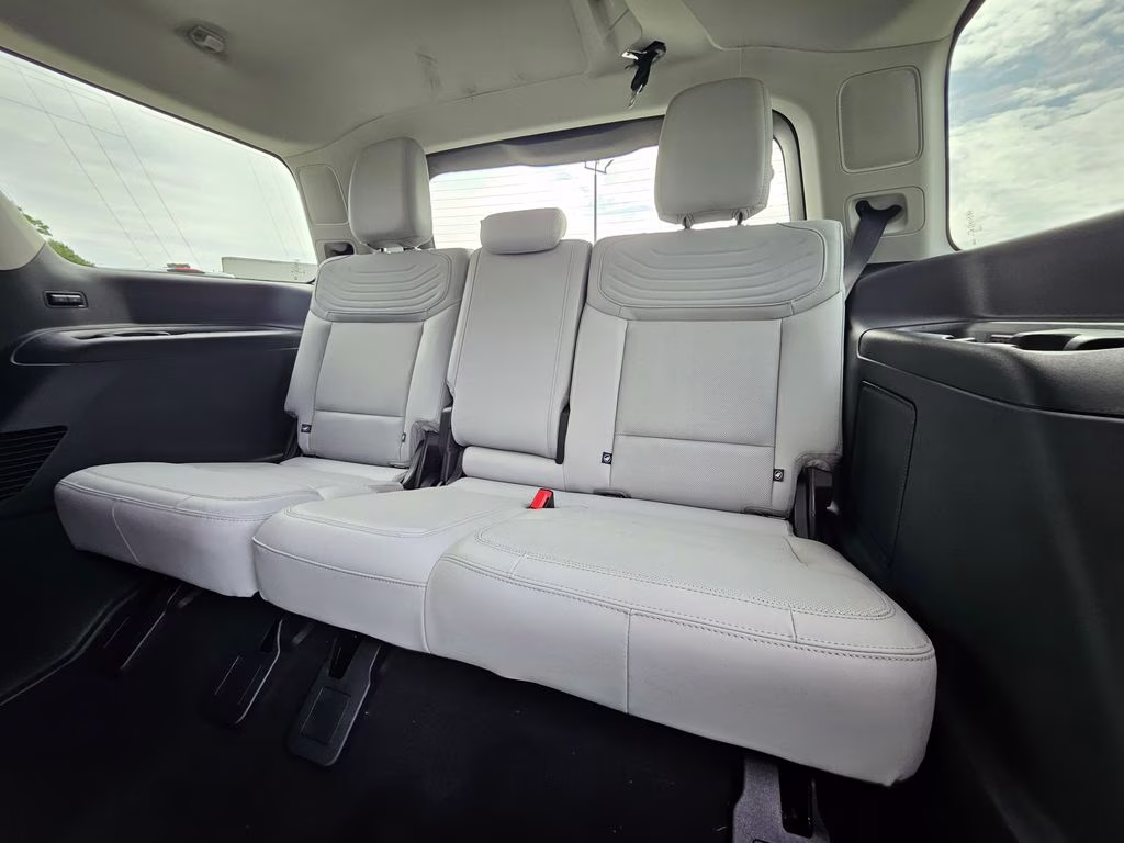 2026 Star White Metallic Tri-Coat Ford Expedition Platinum 4X4 SUV