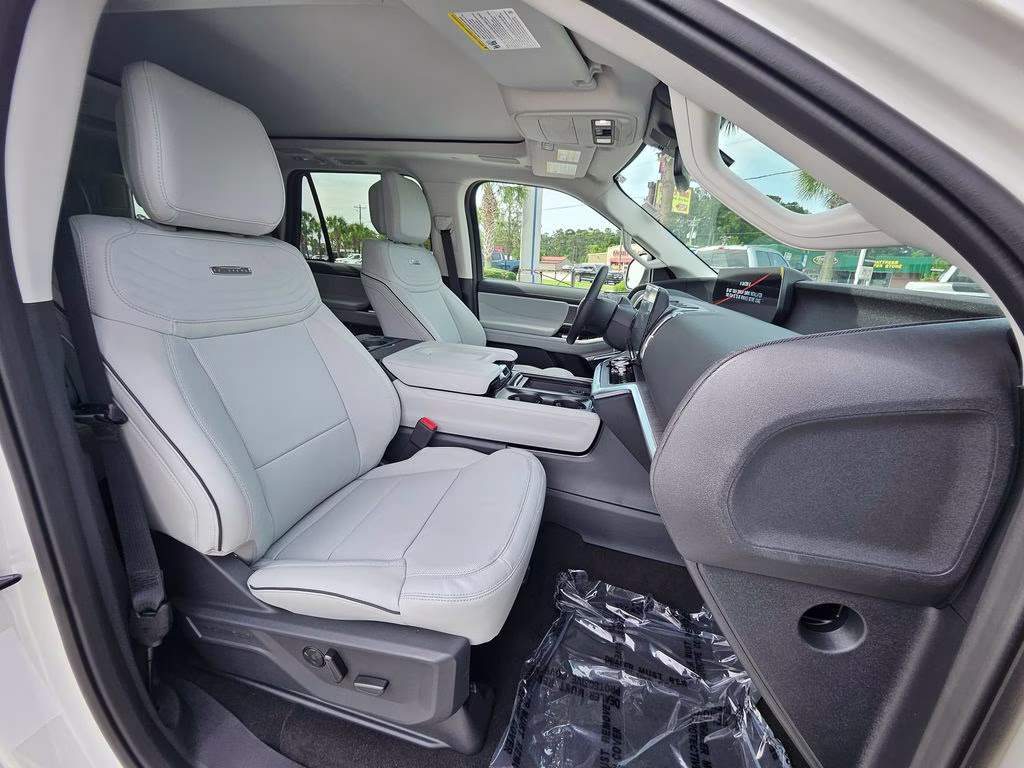 2026 Star White Metallic Tri-Coat Ford Expedition Platinum 4X4 SUV