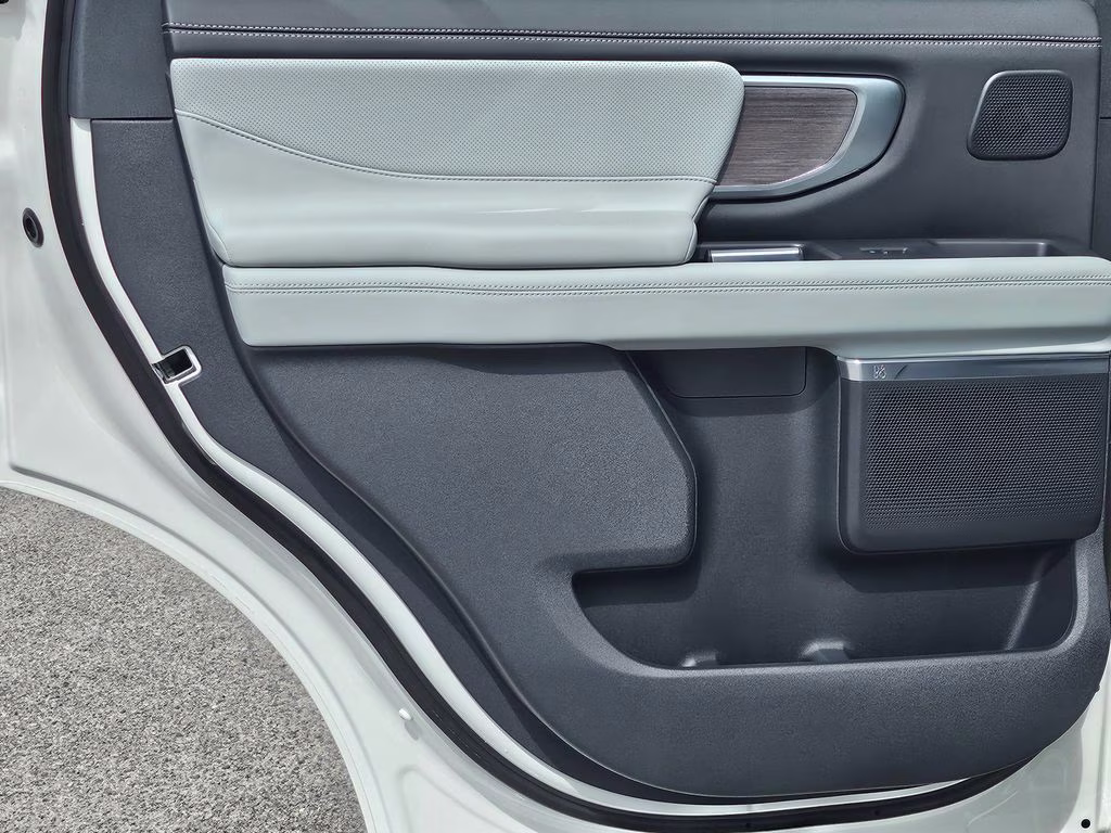 2026 Star White Metallic Tri-Coat Ford Expedition Platinum 4X4 SUV