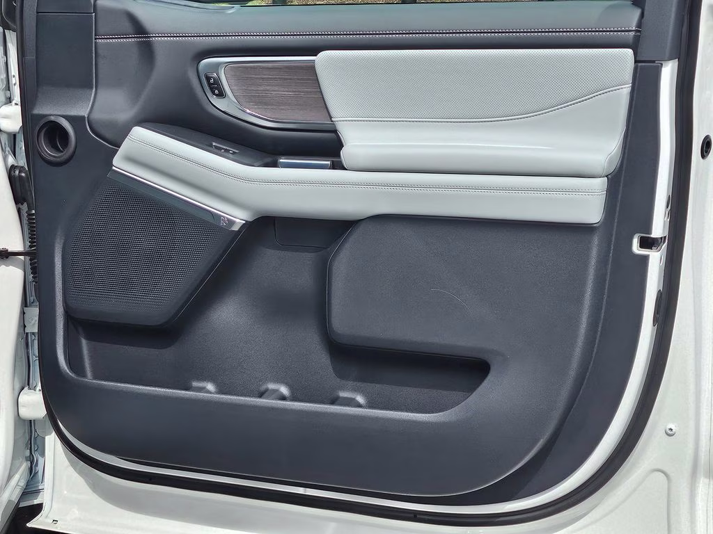2026 Star White Metallic Tri-Coat Ford Expedition Platinum 4X4 SUV