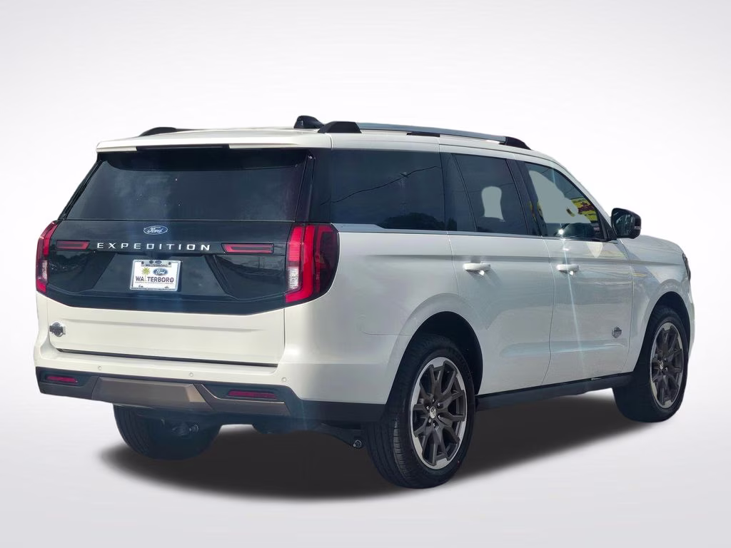 2026 Star White Metallic Tri-Coat Ford Expedition King Ranch 4X4 SUV