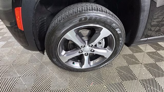 2024 Diamond Black Crystal Pearlcoat Jeep Grand Cherokee 4xe 4X4 SUV
