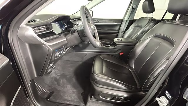 2024 Diamond Black Crystal Pearlcoat Jeep Grand Cherokee 4xe 4X4 SUV